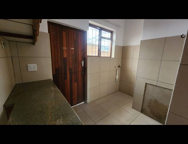 6 BEDROOM HOUSE FOR SALE IN UVONGO